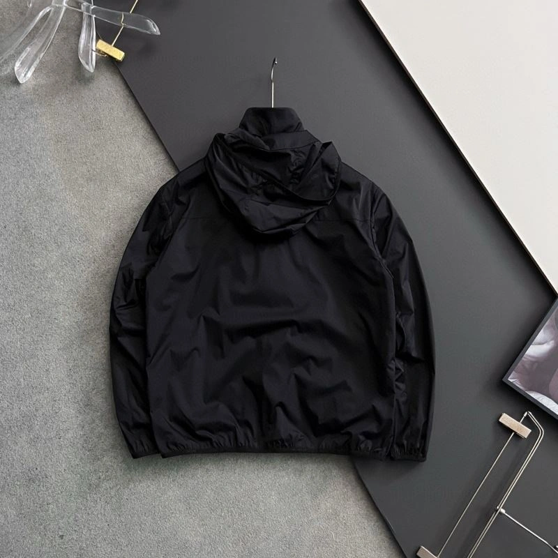 Moncler Outwear WellDesigned 140656