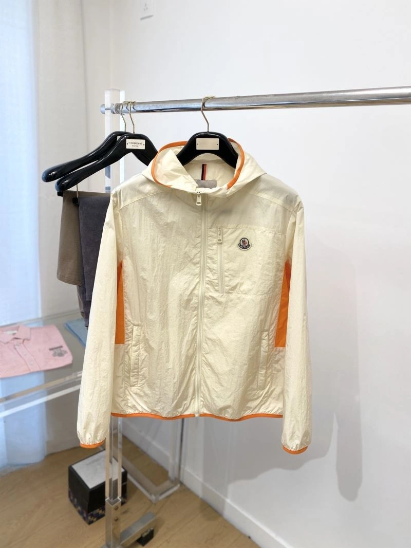Moncler Outwear EasyCare 140639
