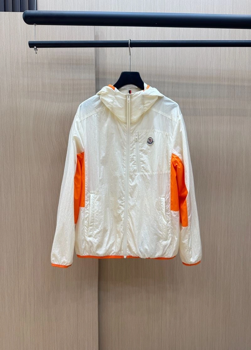 Moncler Outwear Durable 140642