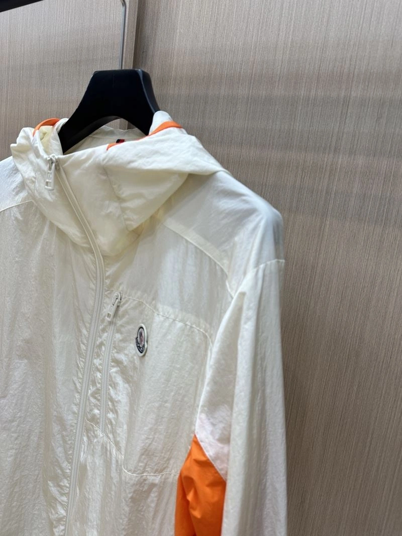 Moncler Outwear Durable 140642