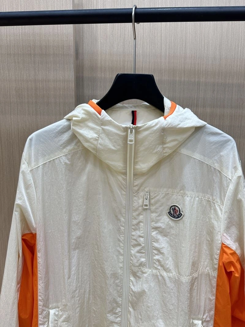 Moncler Outwear Durable 140642