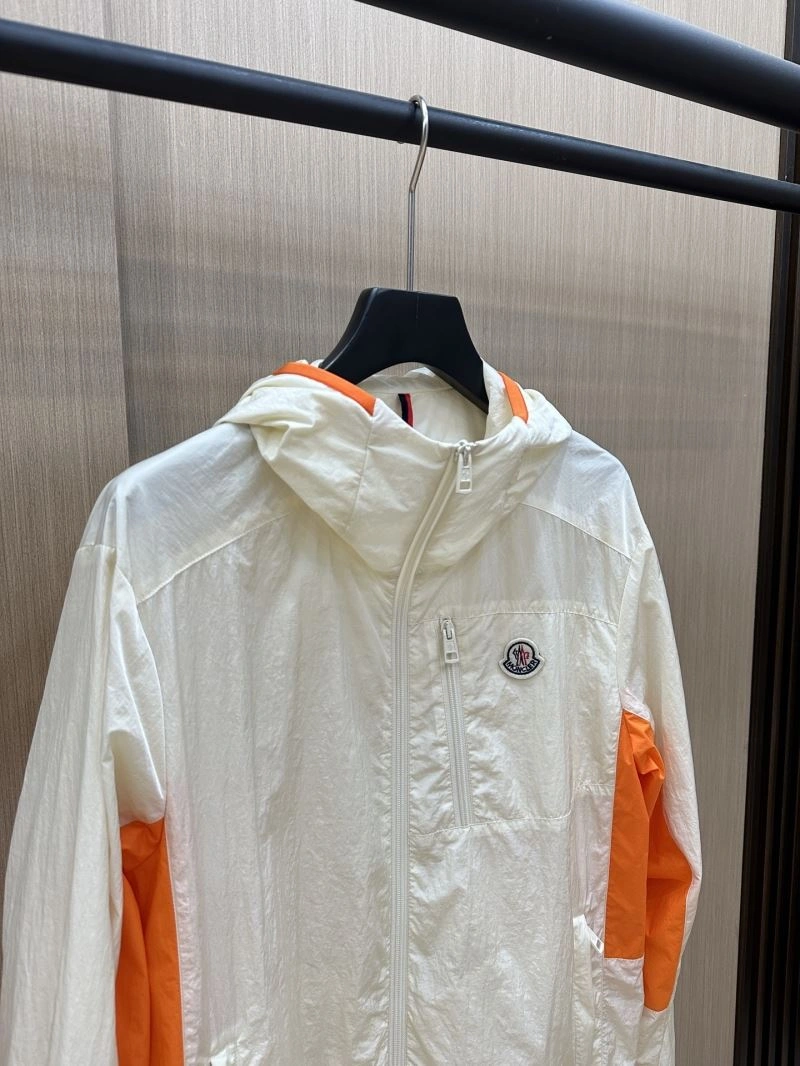 Moncler Outwear Durable 140642