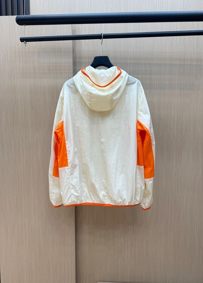 Moncler Outwear Durable 140642
