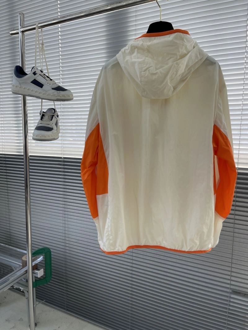 Unique Moncler Outwear 140636