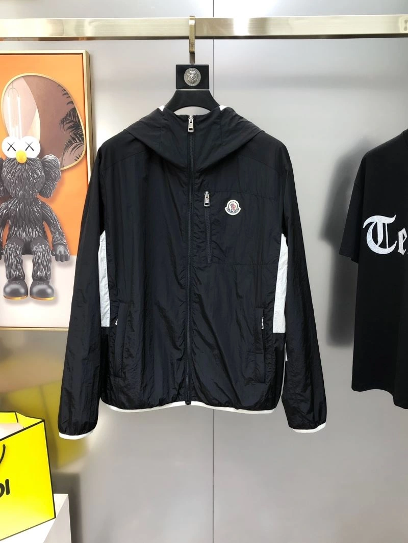 Sleek Moncler Outwear 140644
