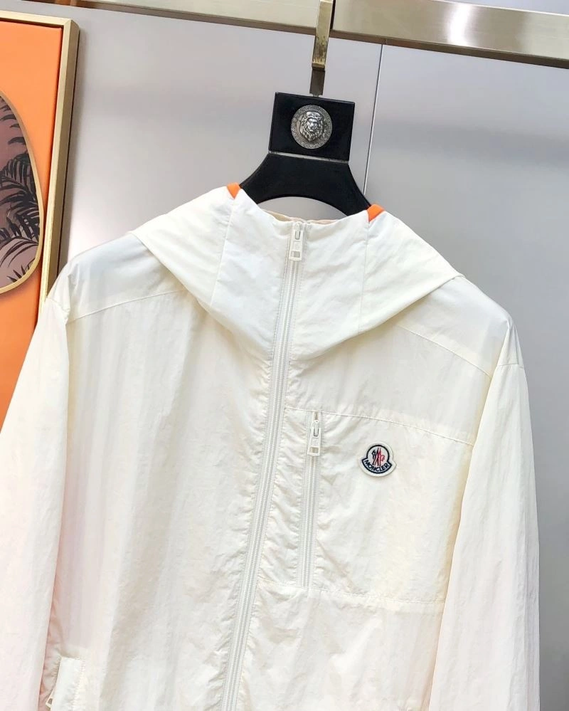 Sleek Moncler Outwear 140644