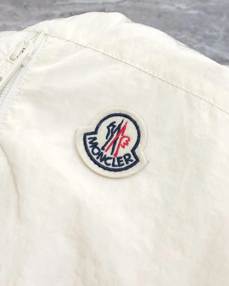 Sleek Moncler Outwear 140644