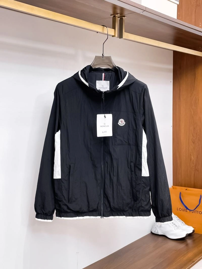 Bright Moncler Outwear 140633