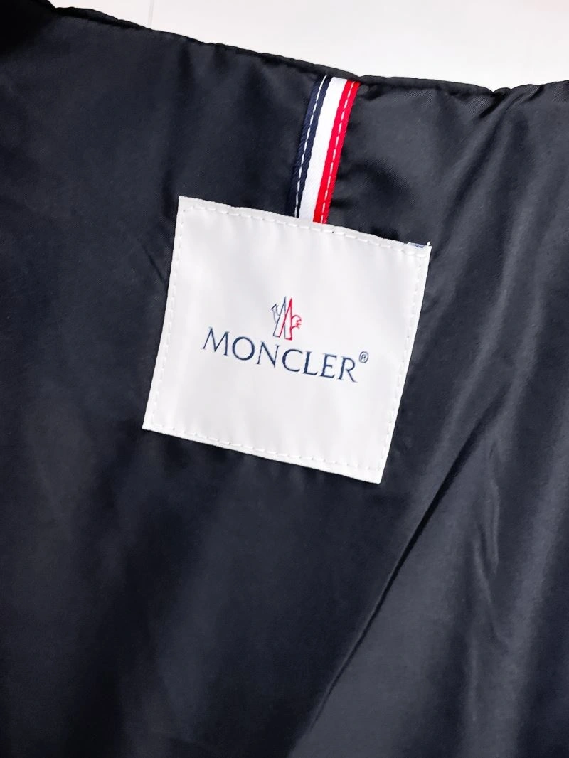 Bright Moncler Outwear 140633