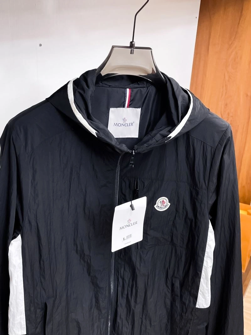 Bright Moncler Outwear 140633