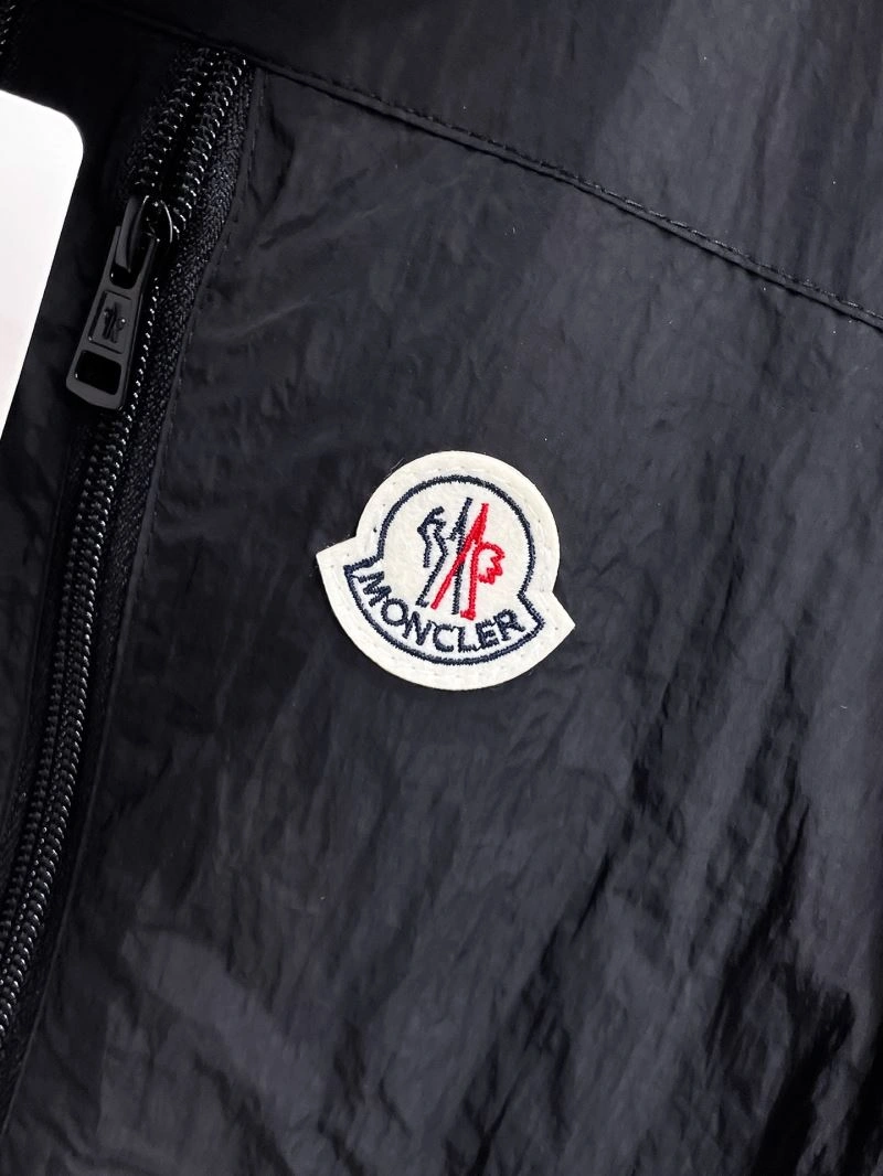 Bright Moncler Outwear 140633