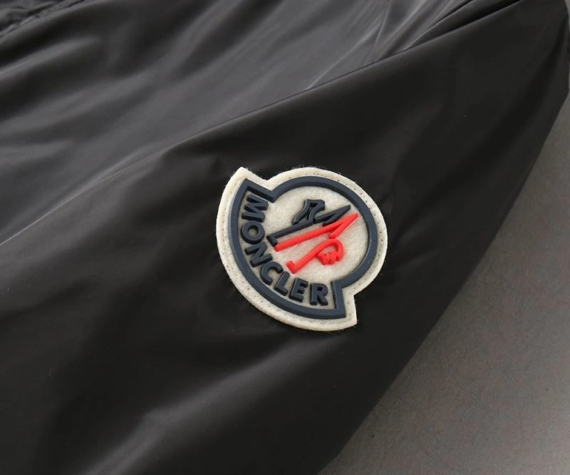 Moncler Outwear ZipUp 140645
