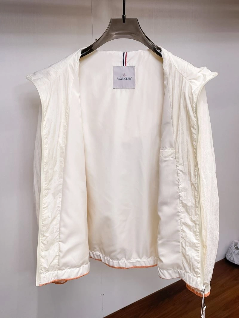 Moncler Outwear Sporty 140640