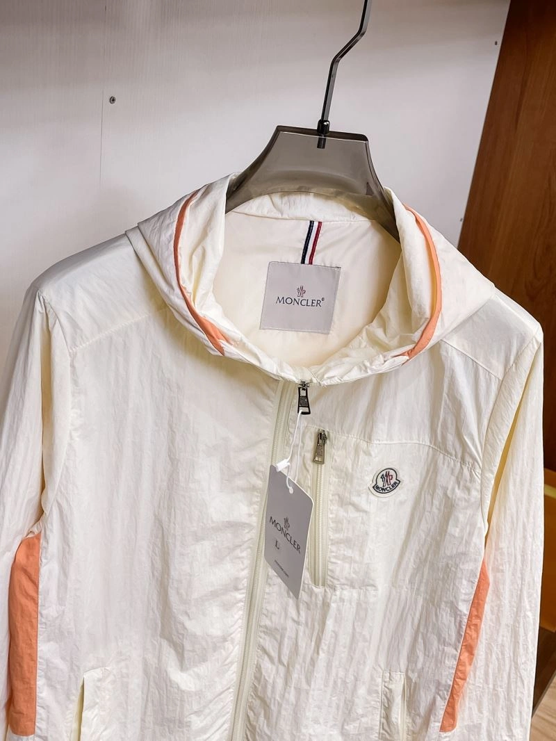 Moncler Outwear Sporty 140640