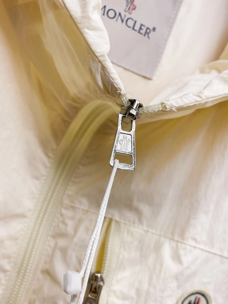 Moncler Outwear Sporty 140640