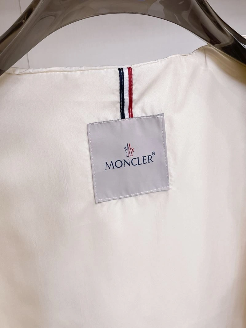 Moncler Outwear Sporty 140640