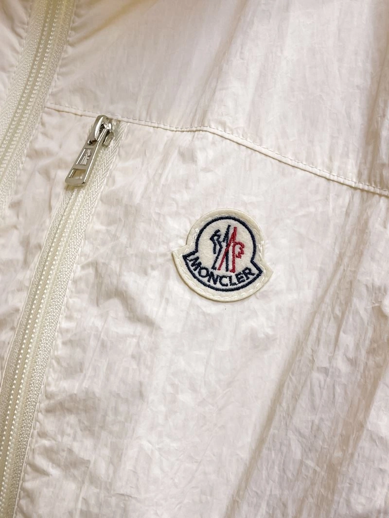 Moncler Outwear Sporty 140640