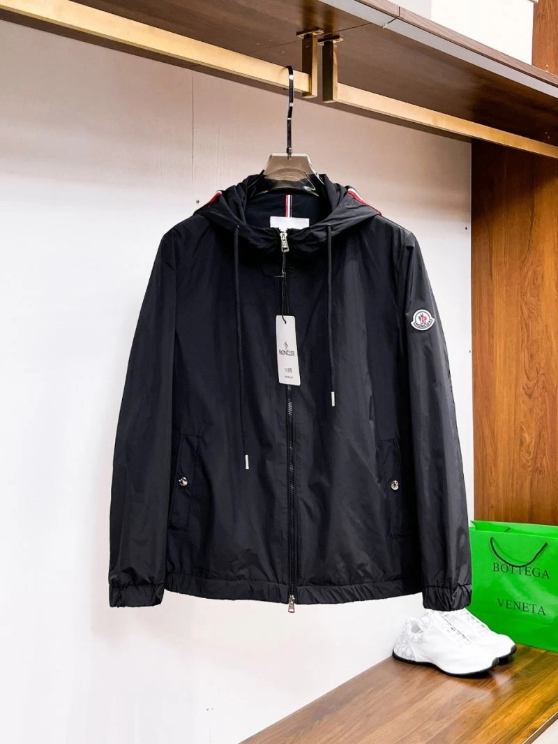 Trendy Moncler Outwear 140649