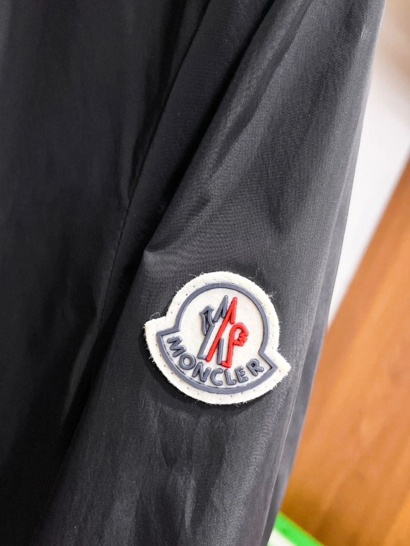 Trendy Moncler Outwear 140649