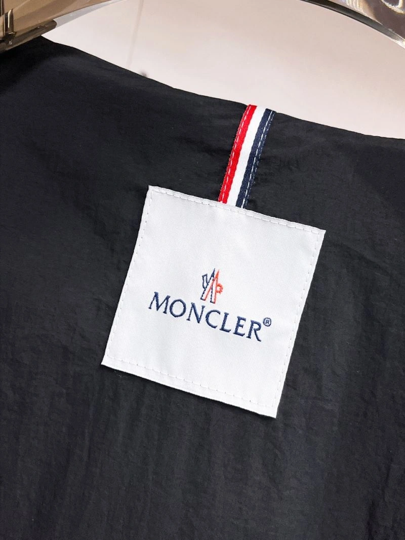 Trendy Moncler Outwear 140649