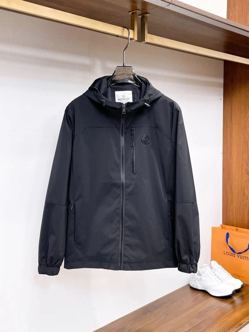 Moncler Outwear Resilient 140638