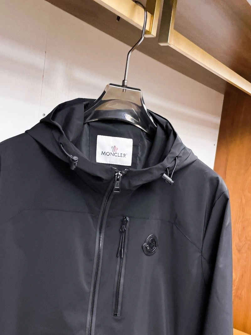 Moncler Outwear Resilient 140638