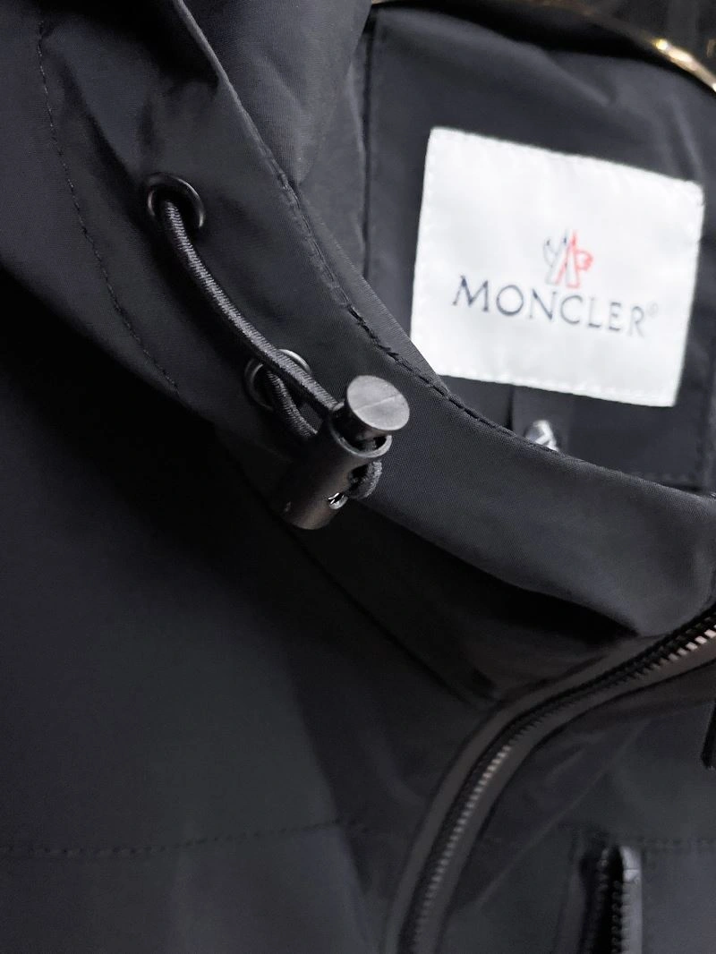 Moncler Outwear Resilient 140638