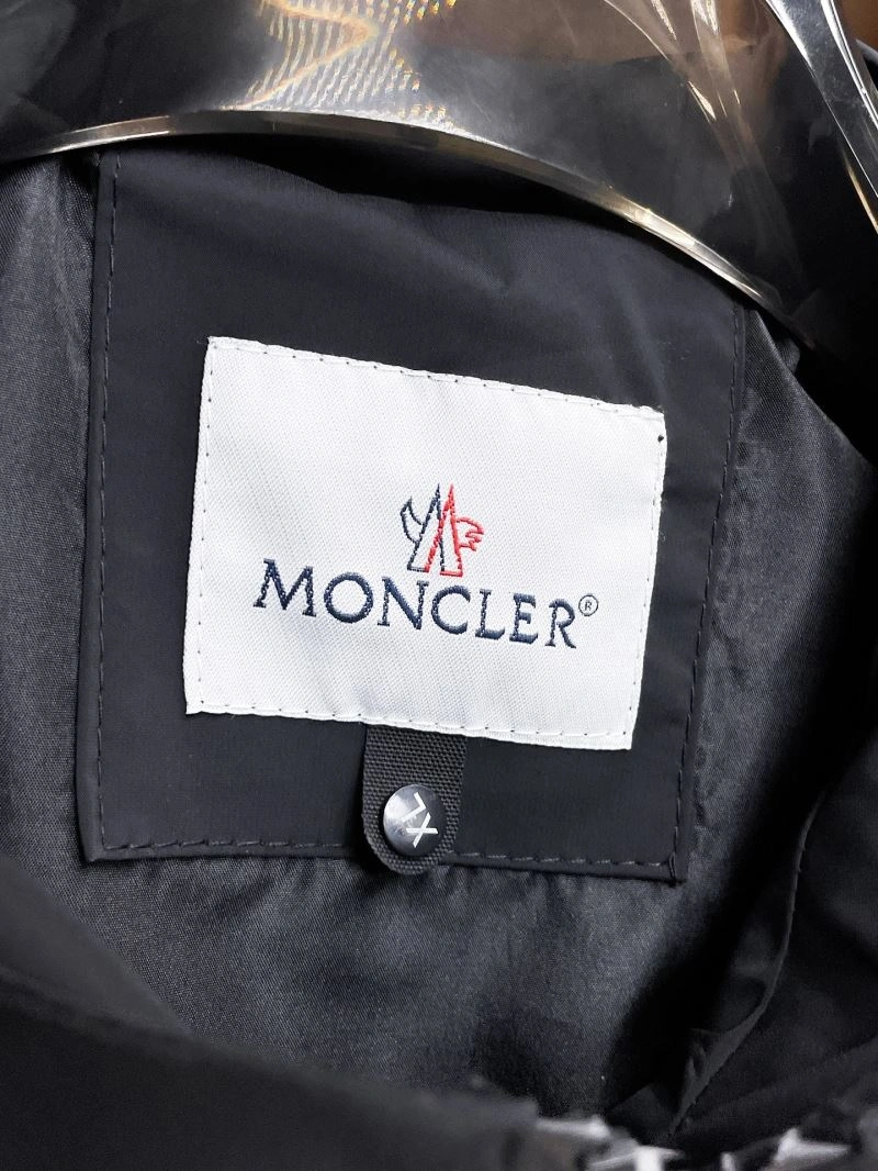 Moncler Outwear Resilient 140638