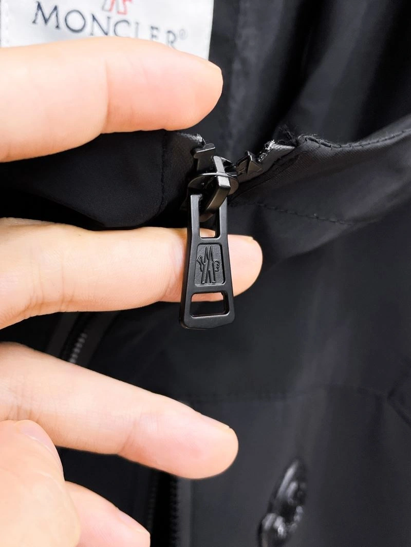 Moncler Outwear Resilient 140638