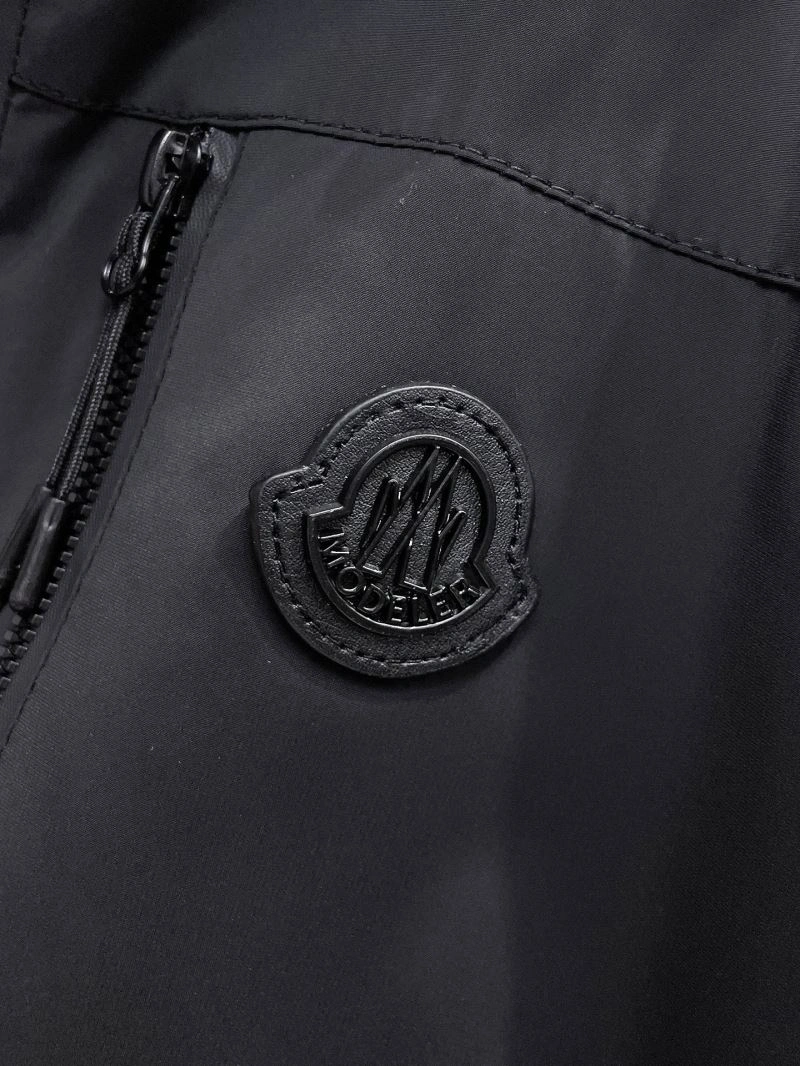 Moncler Outwear Resilient 140638
