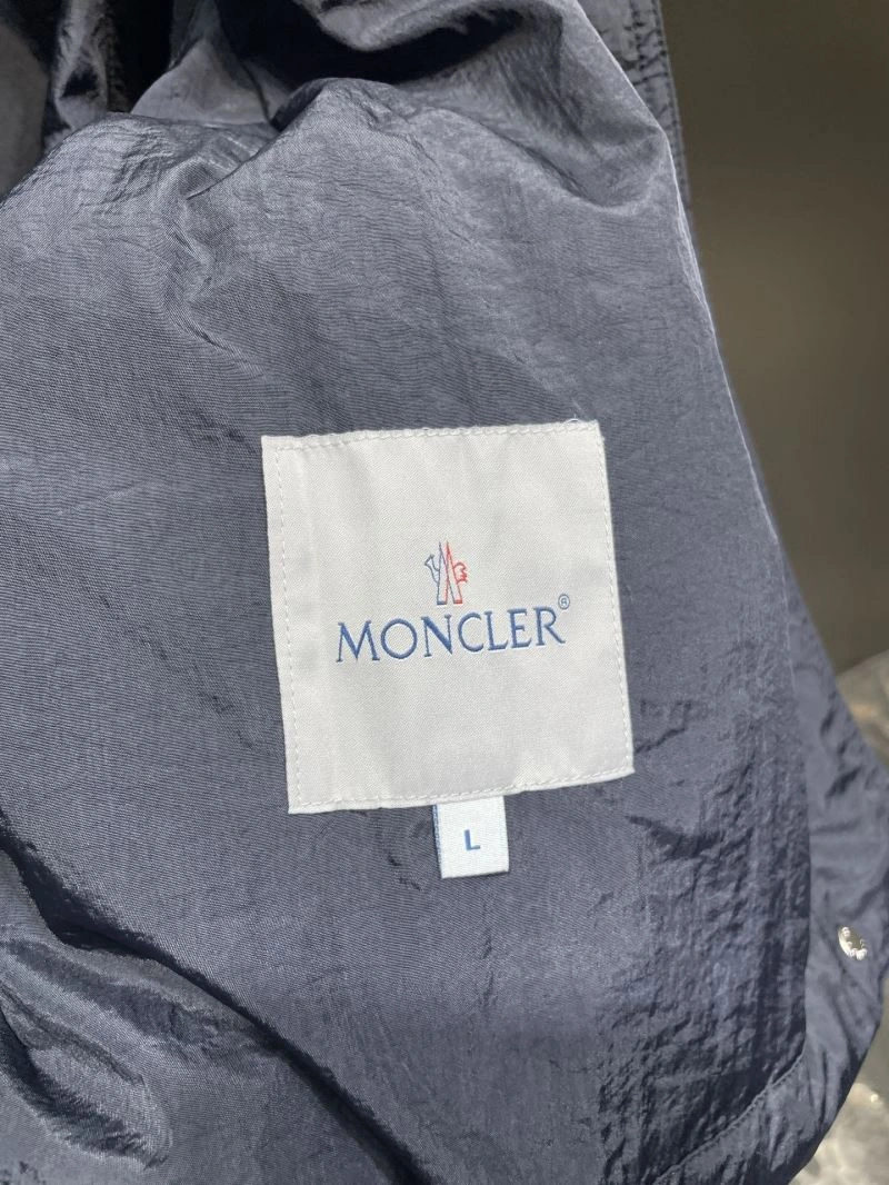 Comfortable Moncler Outwear 140641