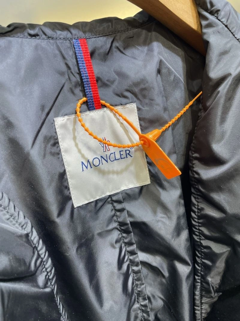 ComfortFit Moncler Outwear 140623
