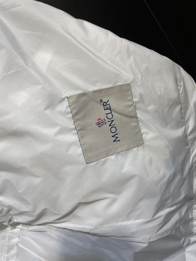 Moncler Outwear Sleek 140617
