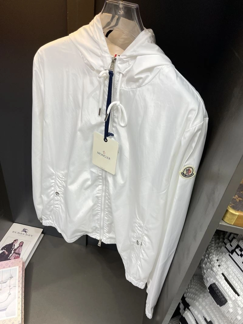 Moncler Outwear OnTrend 140285