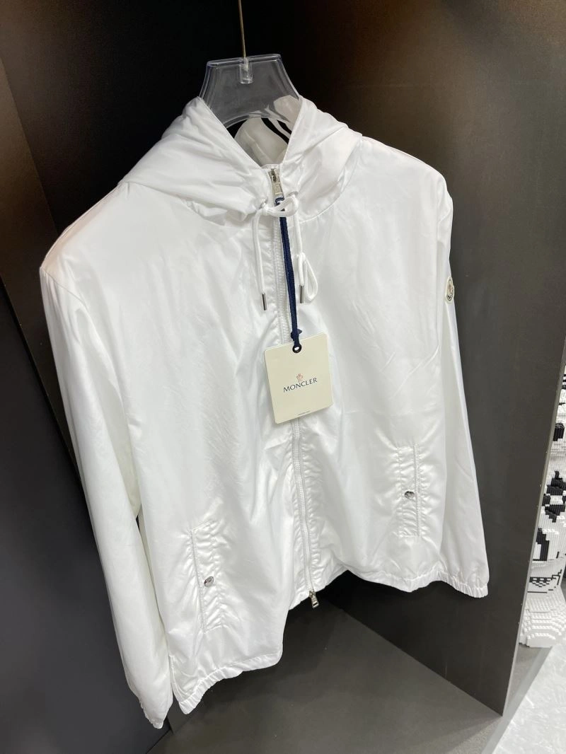 Moncler Outwear OnTrend 140285