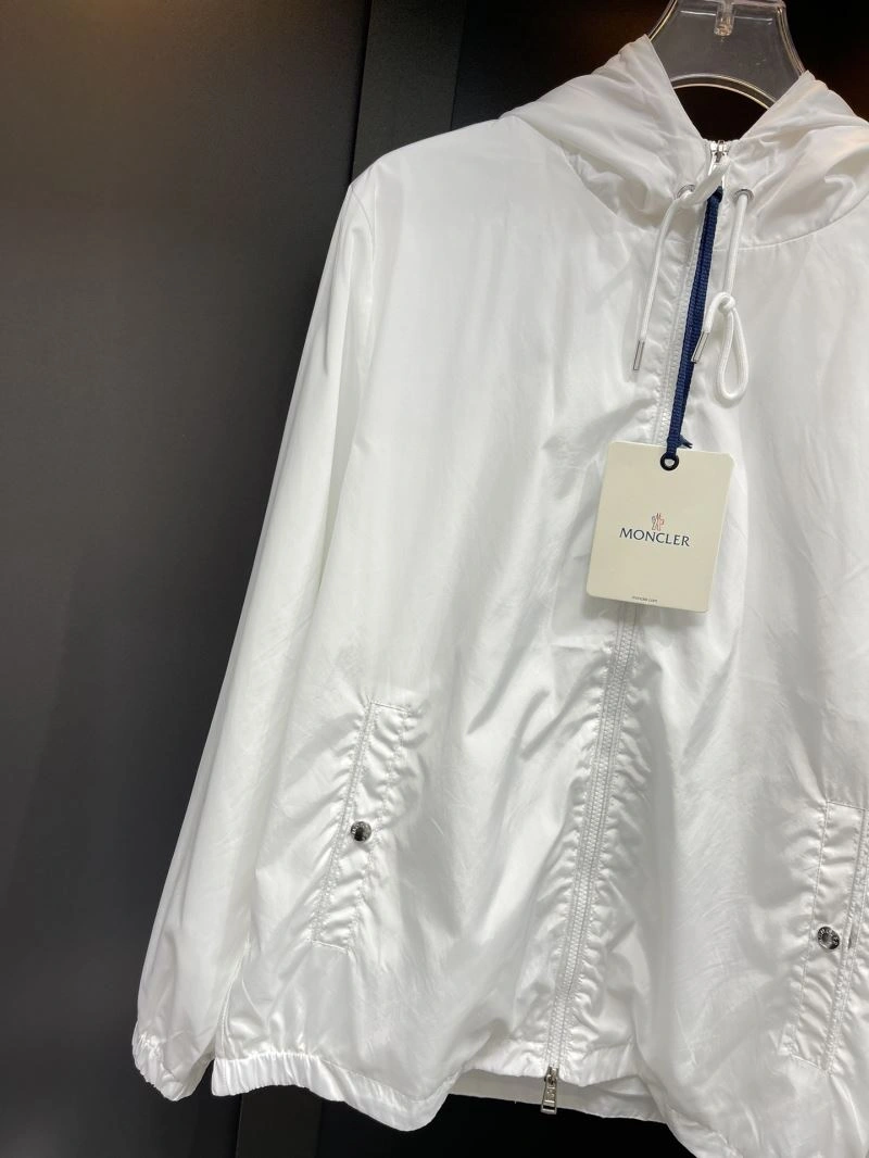 Moncler Outwear OnTrend 140285