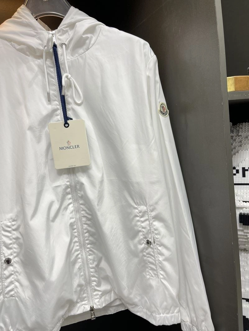Moncler Outwear OnTrend 140285