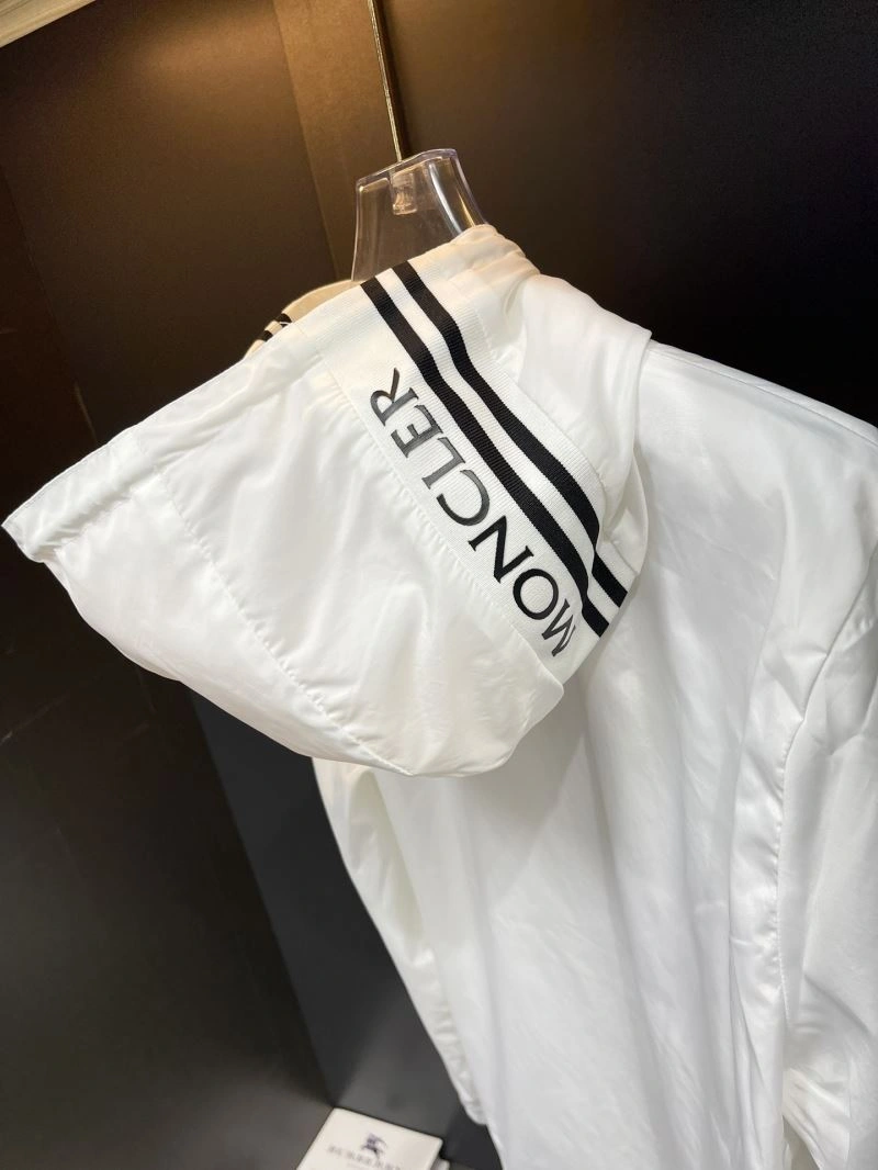 Moncler Outwear OnTrend 140285