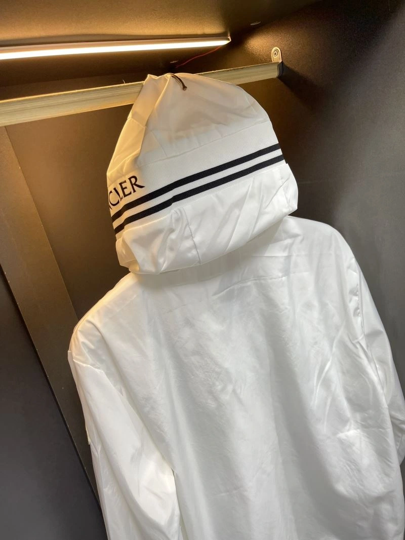Moncler Outwear OnTrend 140285
