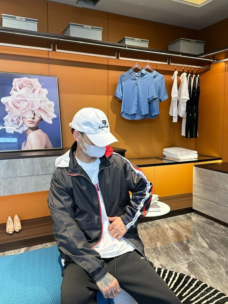 Moncler Outwear TimelessDesign 140283