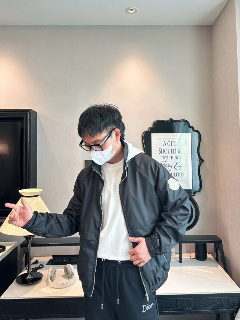 Moncler Outwear Sophisticated 140303