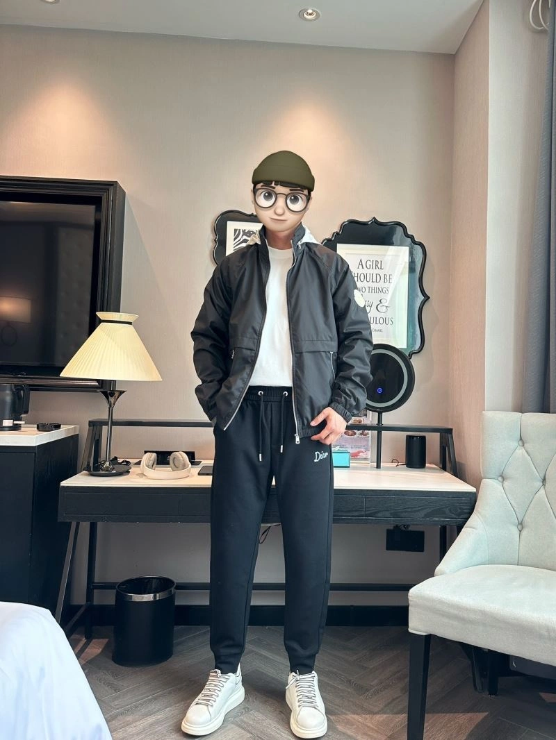 Moncler Outwear Sophisticated 140303