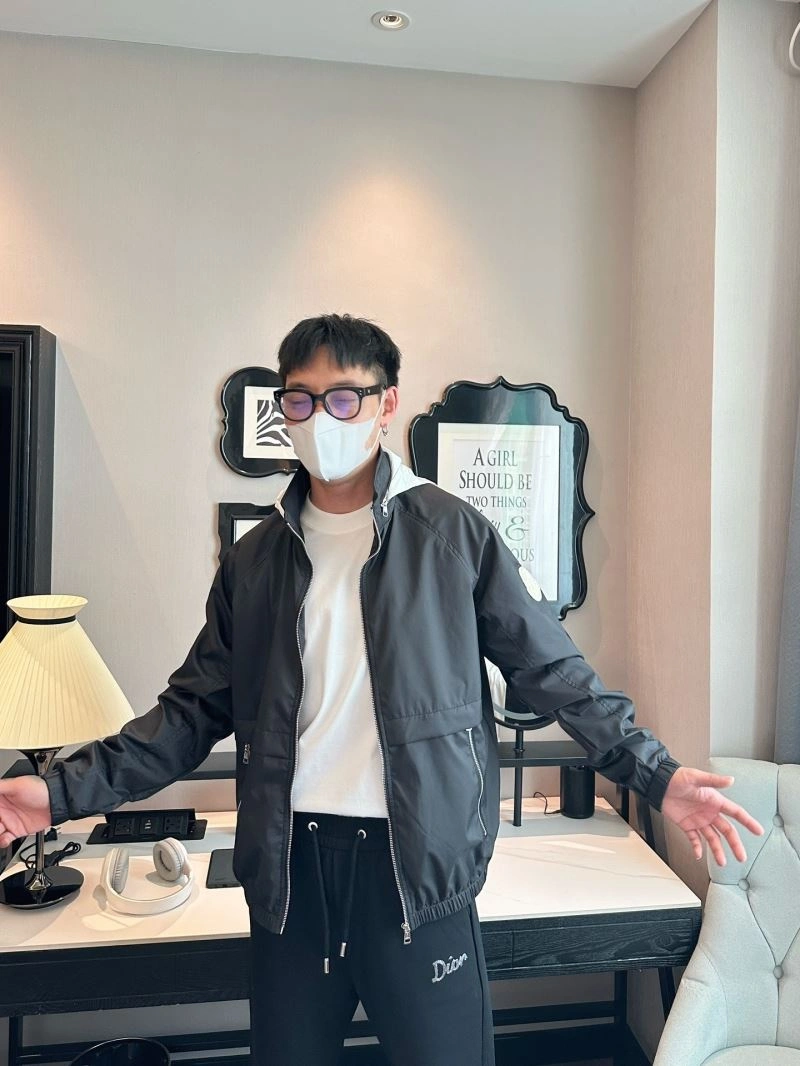 Moncler Outwear Sophisticated 140303