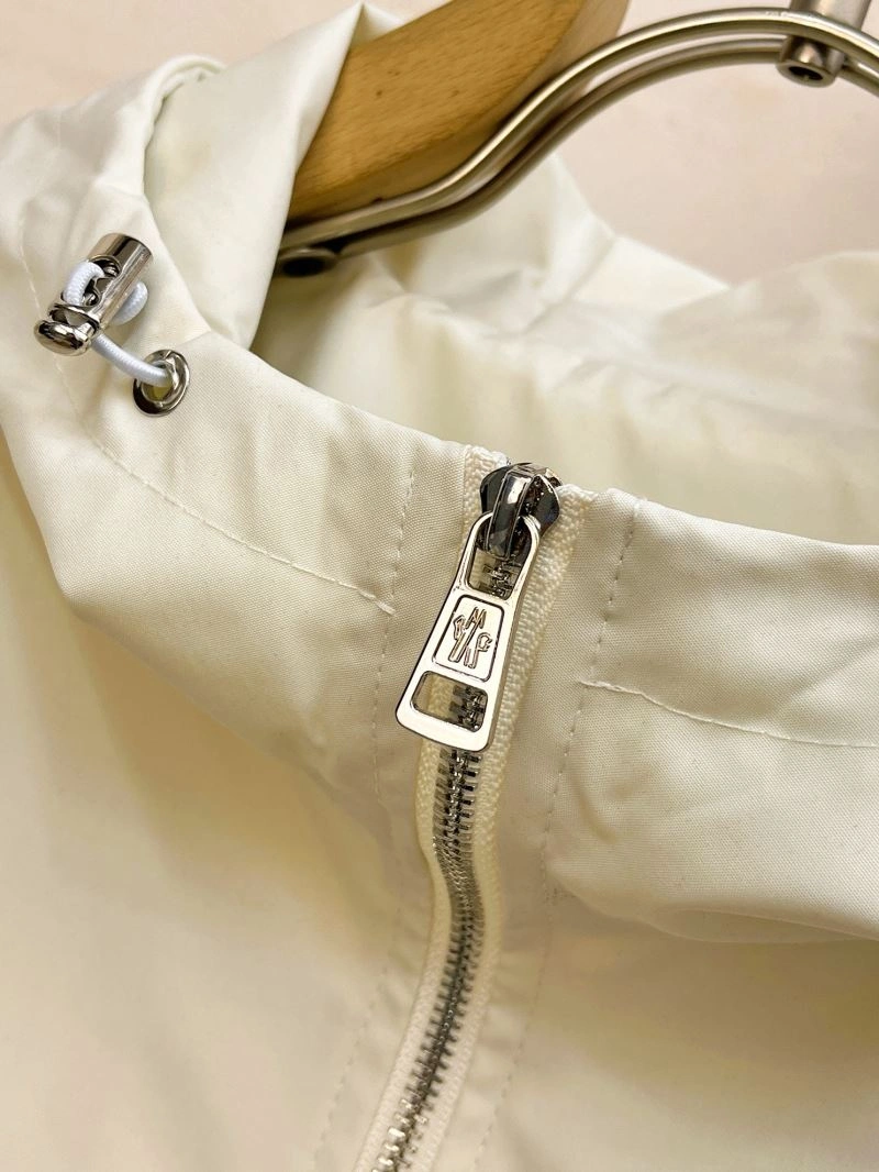 Functional Moncler Outwear 140287