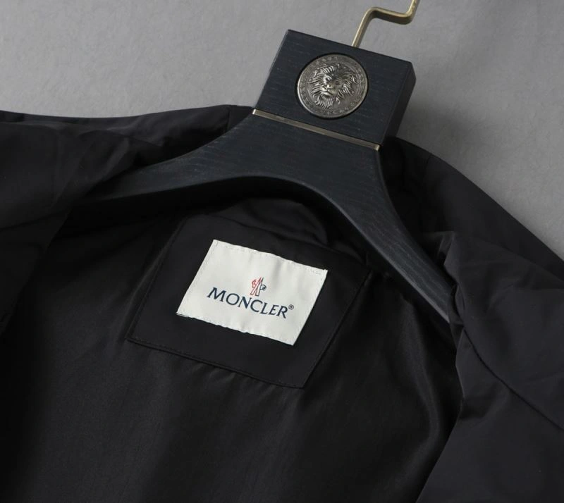 Bright Moncler Outwear 140281