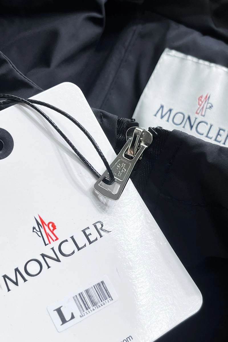 Moncler Outwear FashionForward 140271