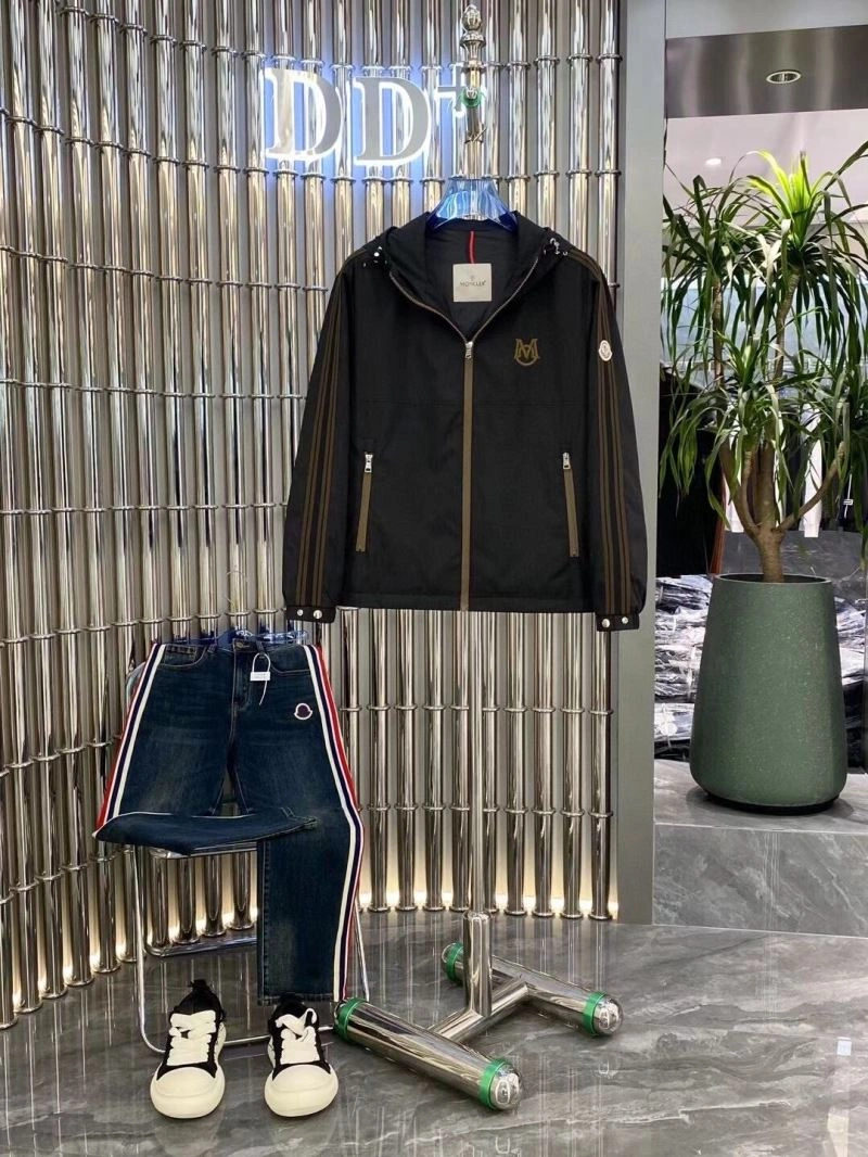 Thermal Moncler Outwear 140270