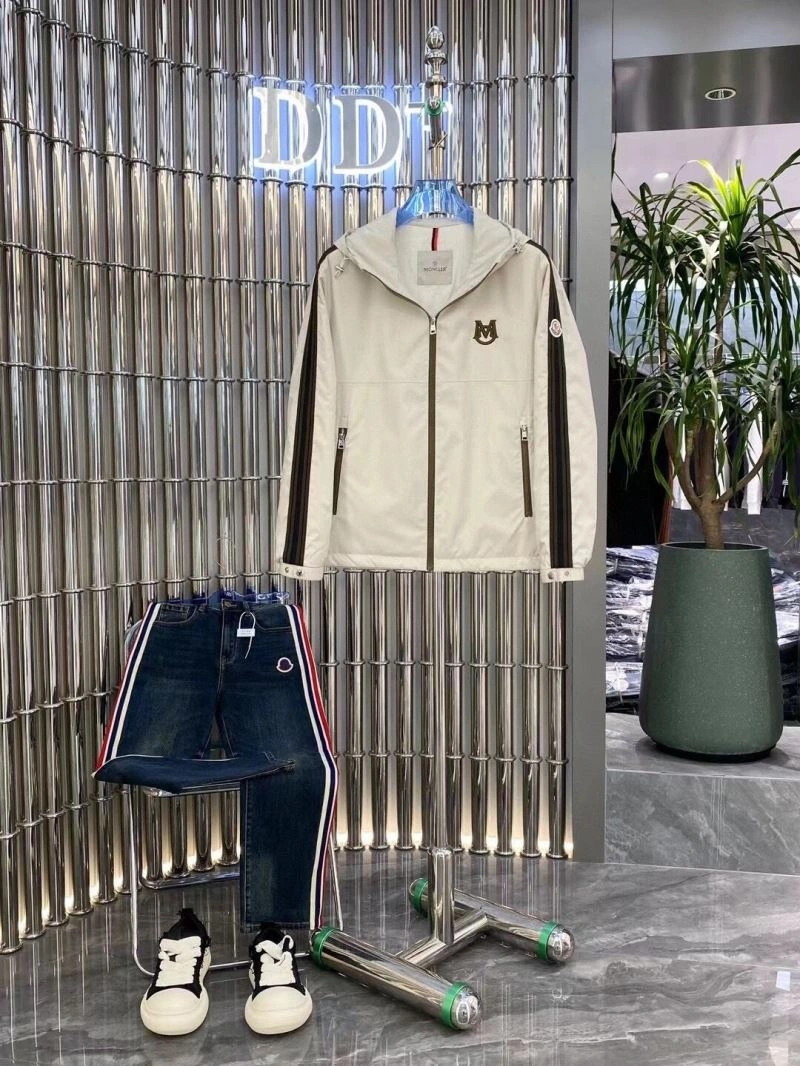 Thermal Moncler Outwear 140270