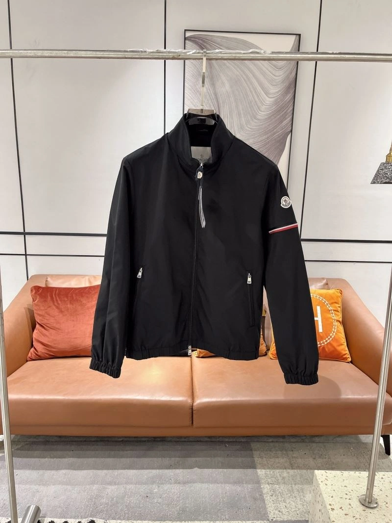 Sleek Moncler Outwear 140264