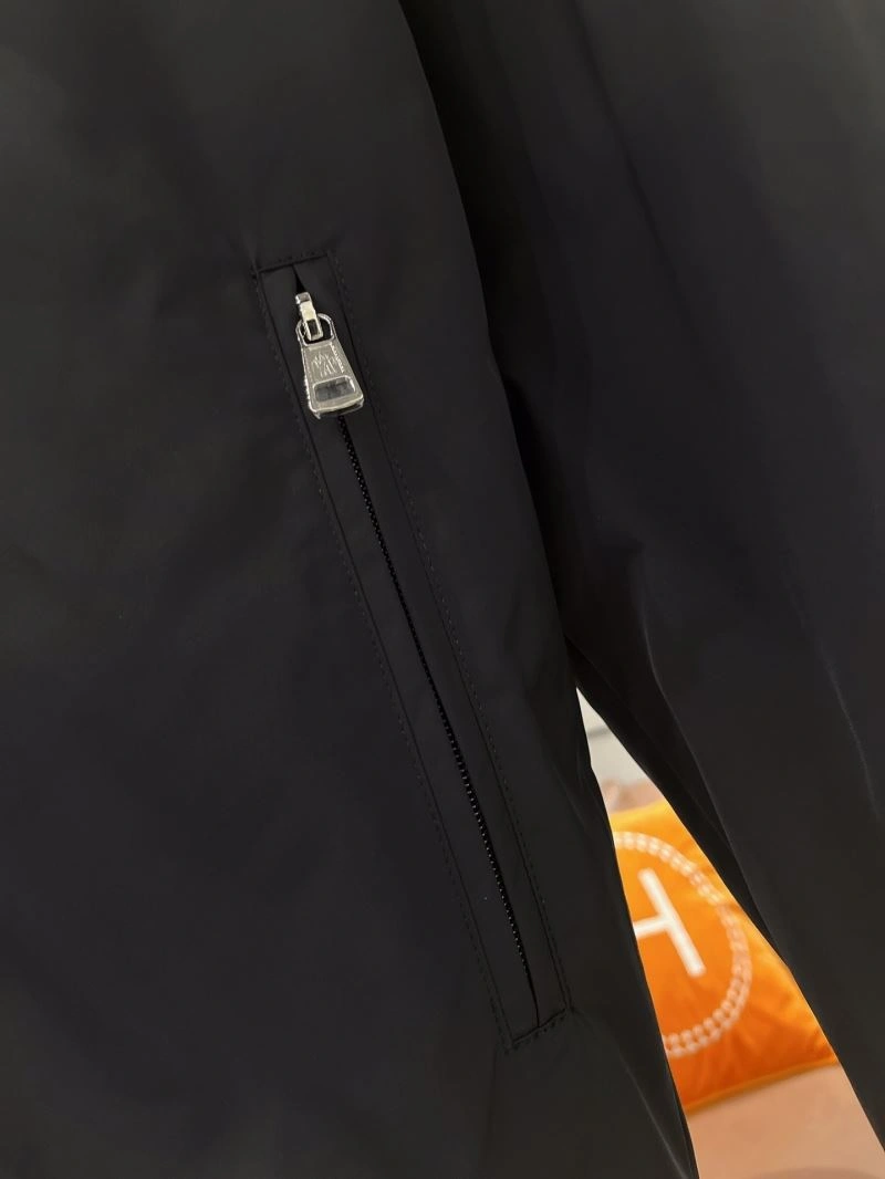 Sleek Moncler Outwear 140264